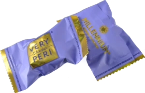 Цукерки шоколадні молочні з арахісом родзинками злаковими пластівцями та солоною карамеллю Very Peri Millennium кг